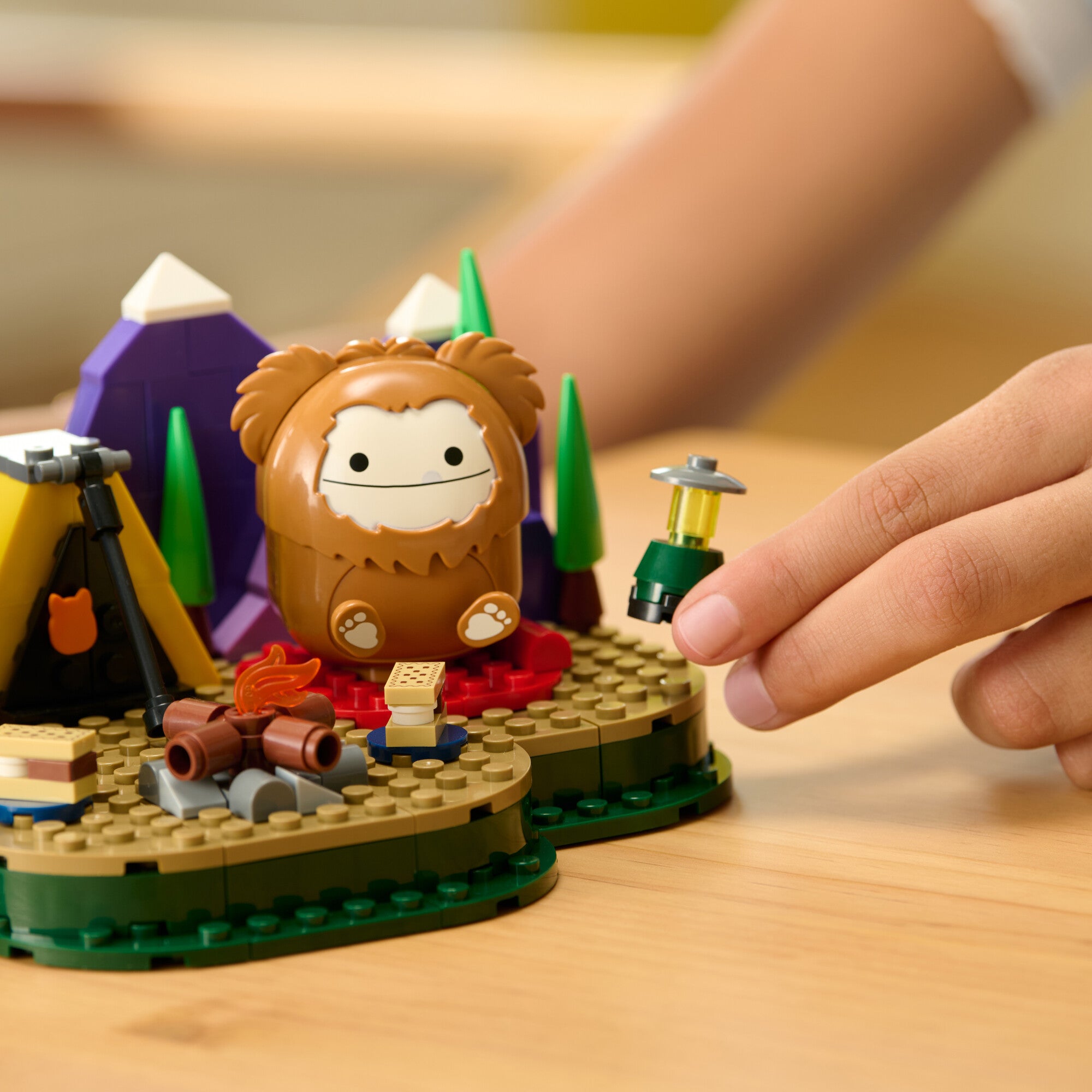 Squishmallows Benny and Cam's Outdoor Adventure Building Set - Image 3