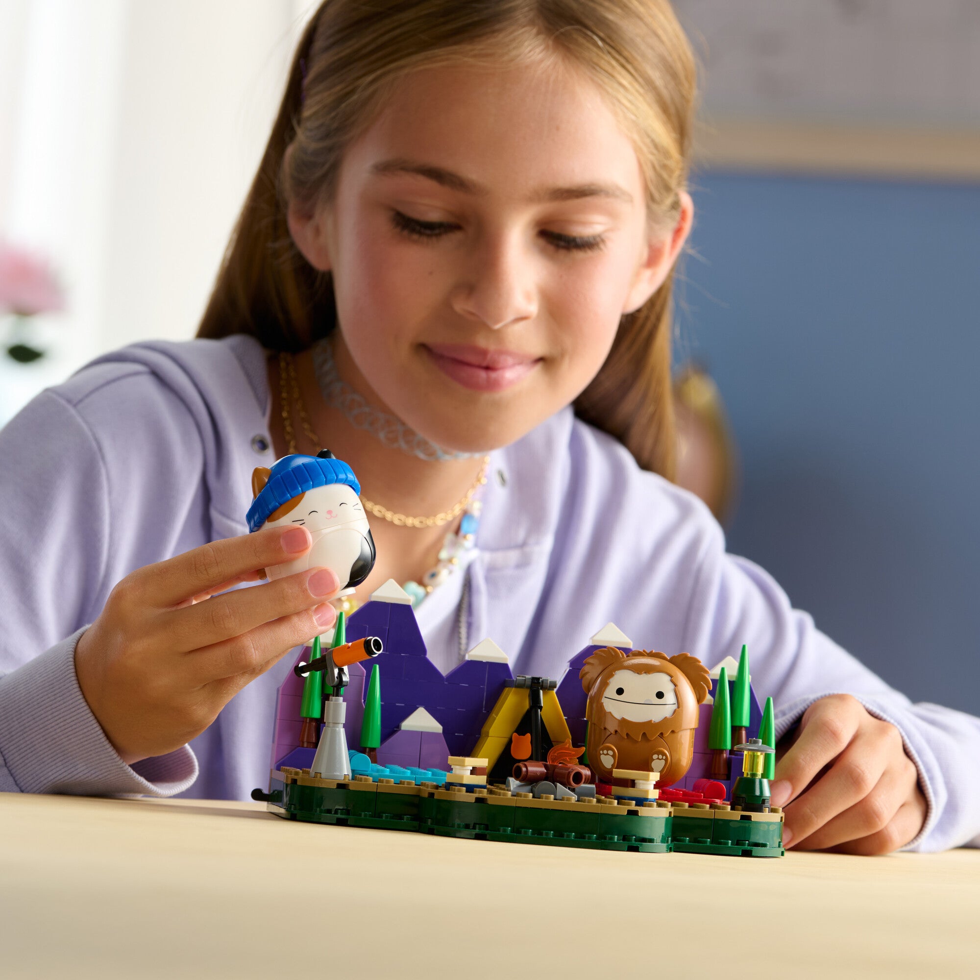 Squishmallows Benny and Cam's Outdoor Adventure Building Set - Image 5